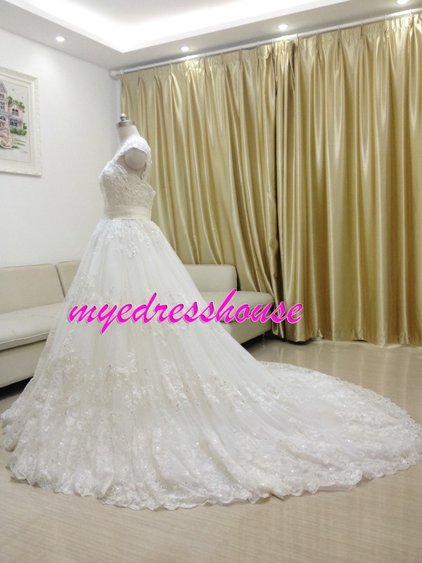 Myedresshouse Hauter Couture Sweetheart Key-Hole Back Lace Ballgown Wedding Dress